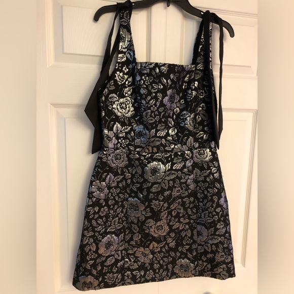 Alice + Olivia Maryann Metallic Jacquard Tie-Shoulder Minidress - Picture 4 of 11